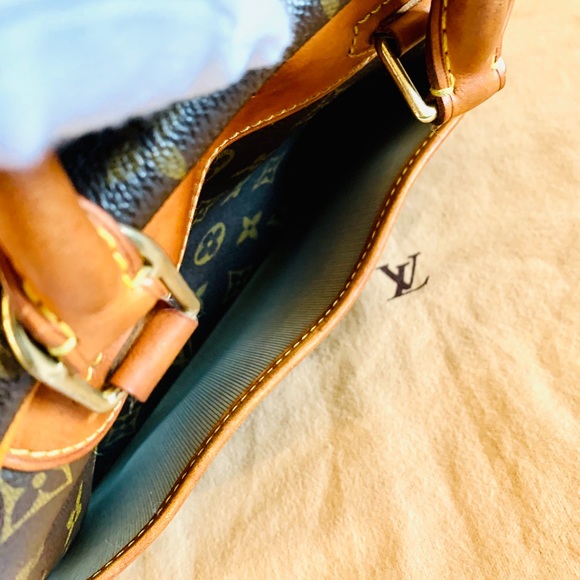 ❌ SOLD ❌Pre-owned Louis Vuitton Trouville Handbag - Picture 6 of 16